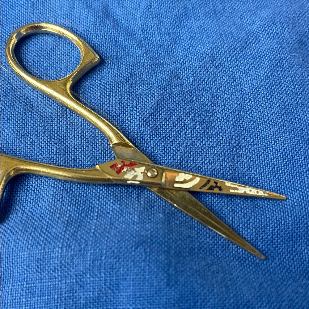 Vintage Toledo Enameled Gold Tone Sewing Scissors 3.5”